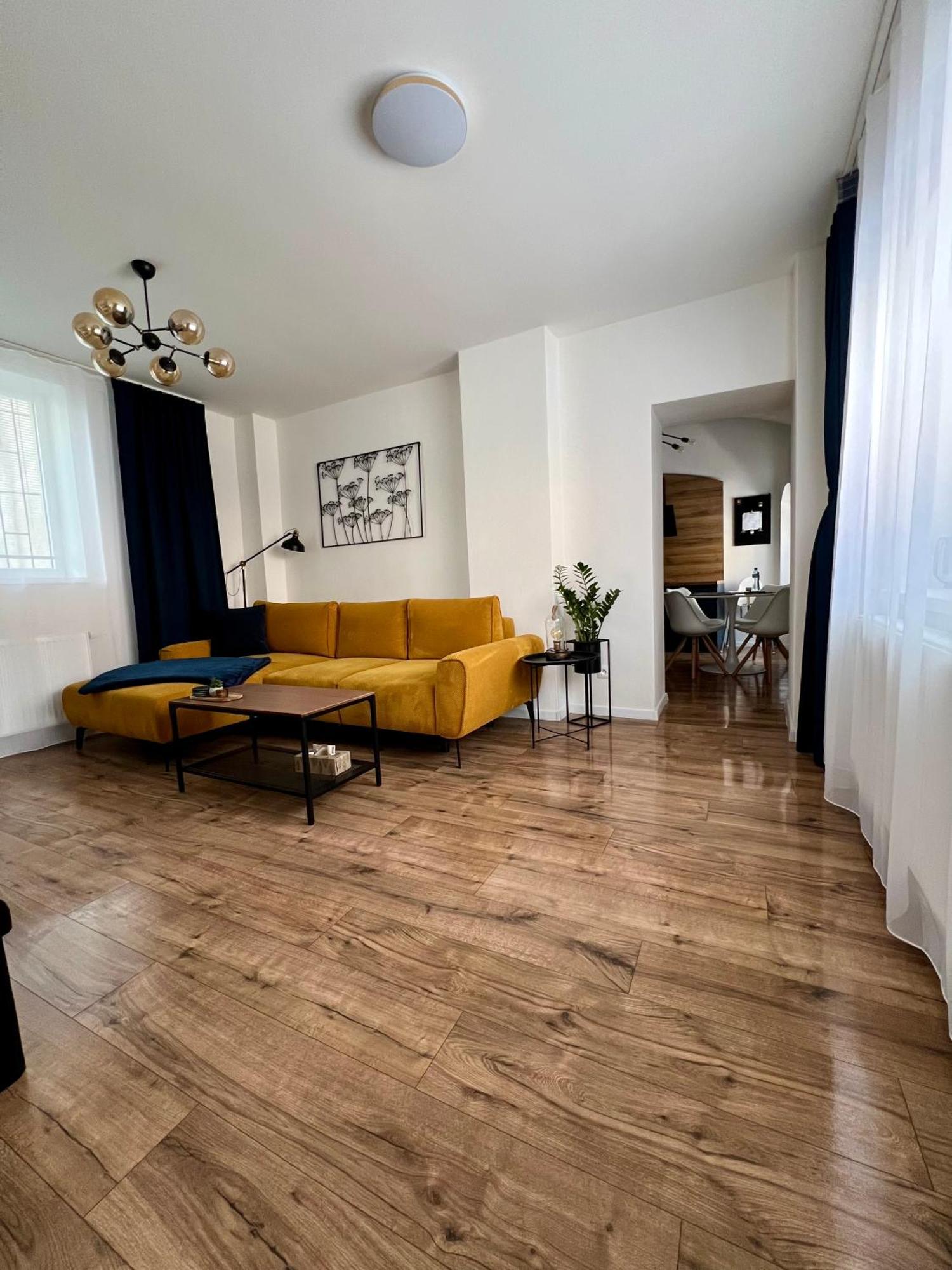 Apartment R&L Lazovna Apt 1 - Old Town And Parking Banská Bystrica Buitenkant foto